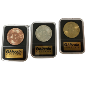 Sammelmünze „BITCOIN (BTC)“ gold silber bronze TRIO in edlem GRADING CASE mit golden funkelnder „Bitcoin since 2009 Etikette“