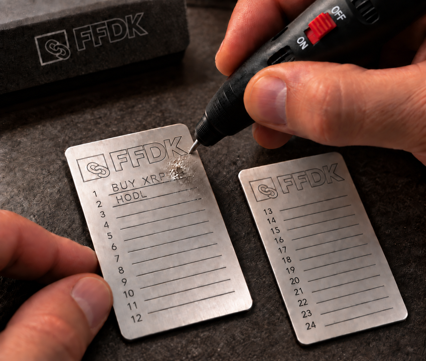 FFDK Steel-Plates Mini beim Gravieren